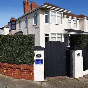  Lodge Abode - Caxton